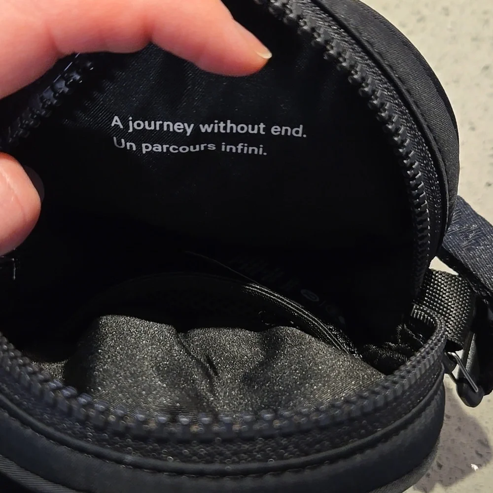 Team Canada 22 Future Legacy Crossbody Bag - Picture 6 of 8